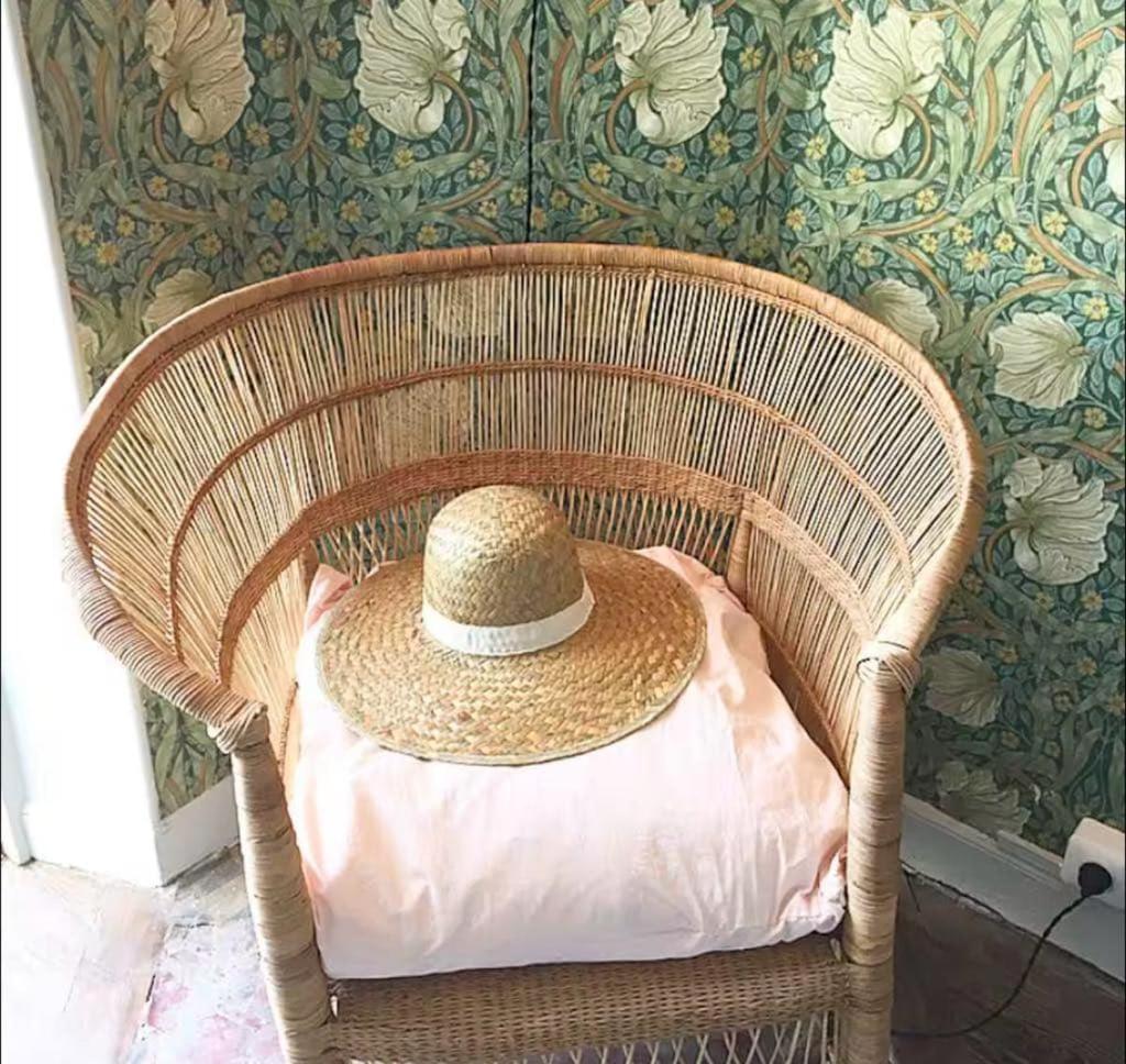 French Classic Apartm 2 Bedroom Location Apartment