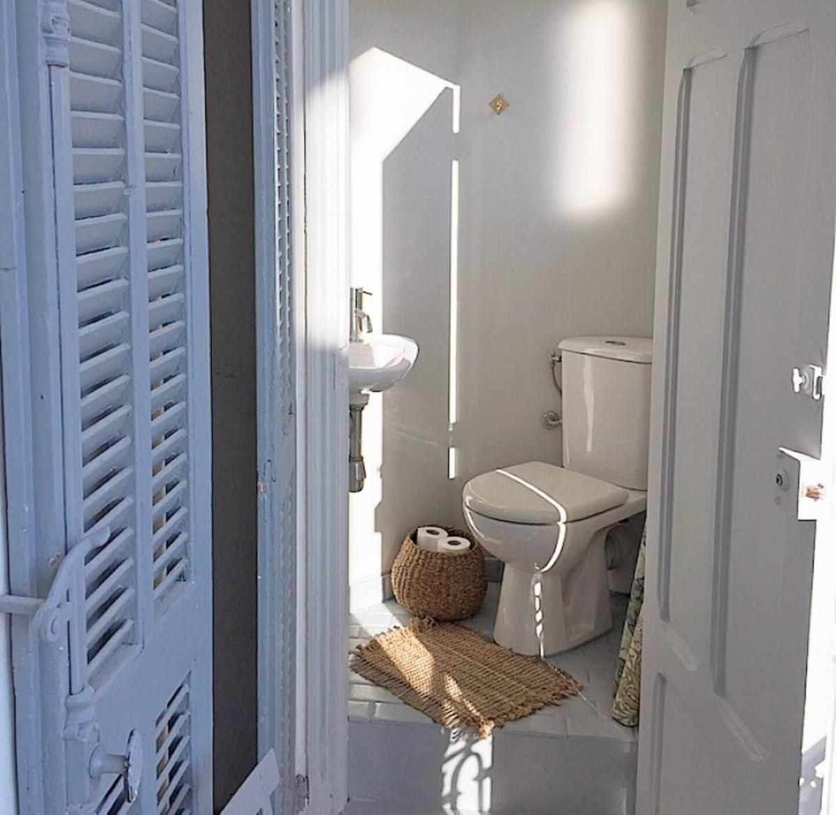 French Classic Apartm 2 Bedroom Location Apartment *
